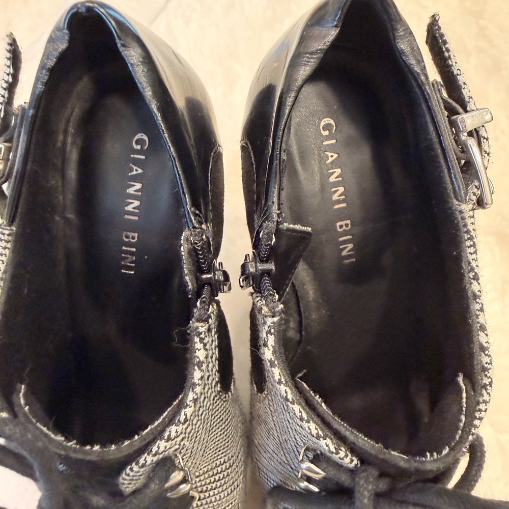 Gianna Bini platform heel booties featuring a black and white plaid print Sz 6.5 - Picture 10 of 12